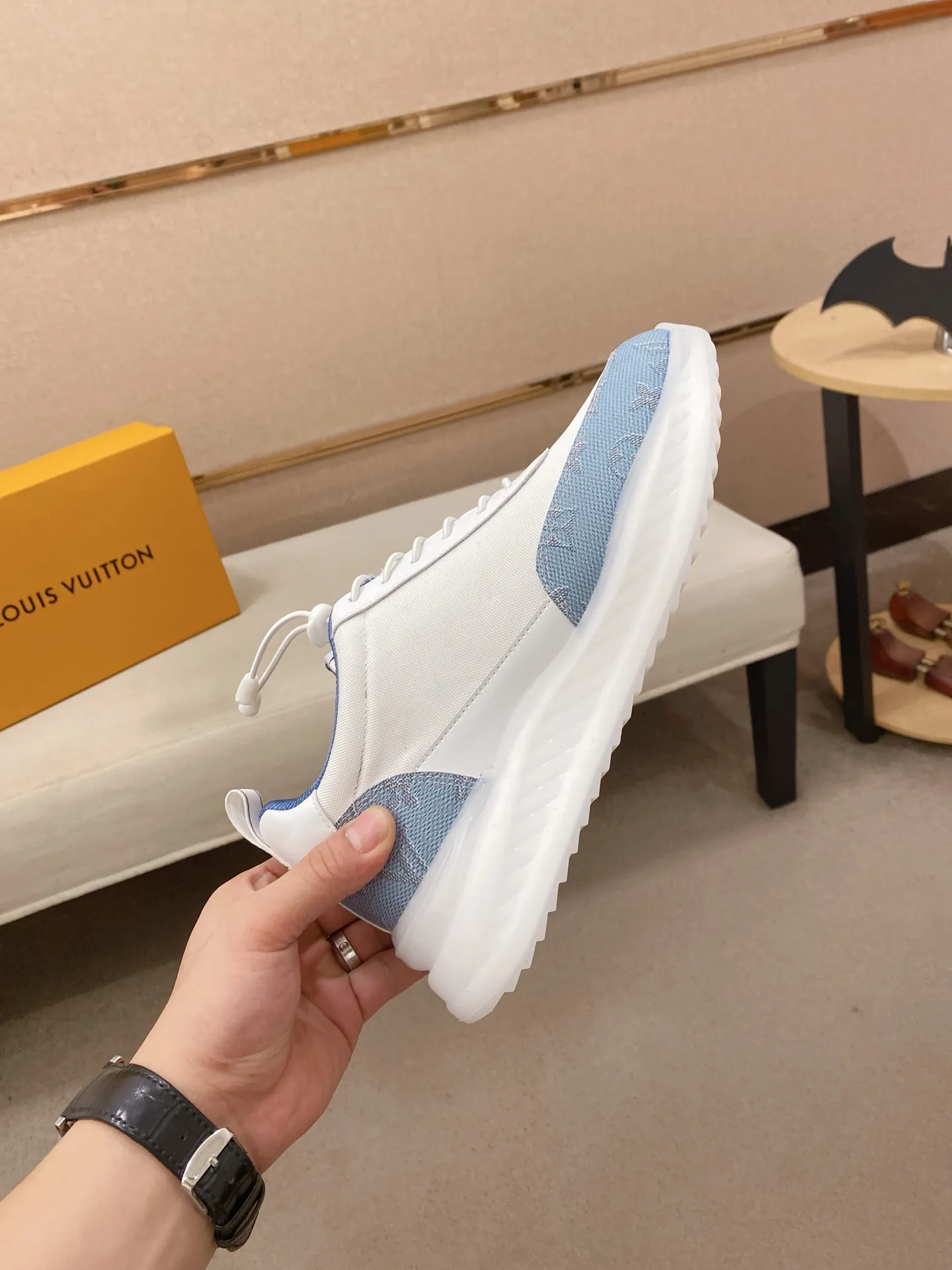 Factory price: 462💰🎉🎉LV~Louis Vuitton trendy men's shoes, new shipments, latest matching, the same style as the official website, super high quality, hot sales of the season [strong][strong][strong]Selected first-layer cowhide, comfortable cowhide lining, original last, comfortable on the feet, wear-resistant rubber outsole, size: 38-44.